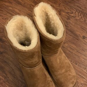 Women’s Chestnut Ugg Boots Size 9